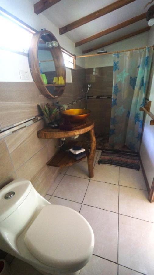 Casa De Los Amigos Caribena Cahuita Bagian luar foto